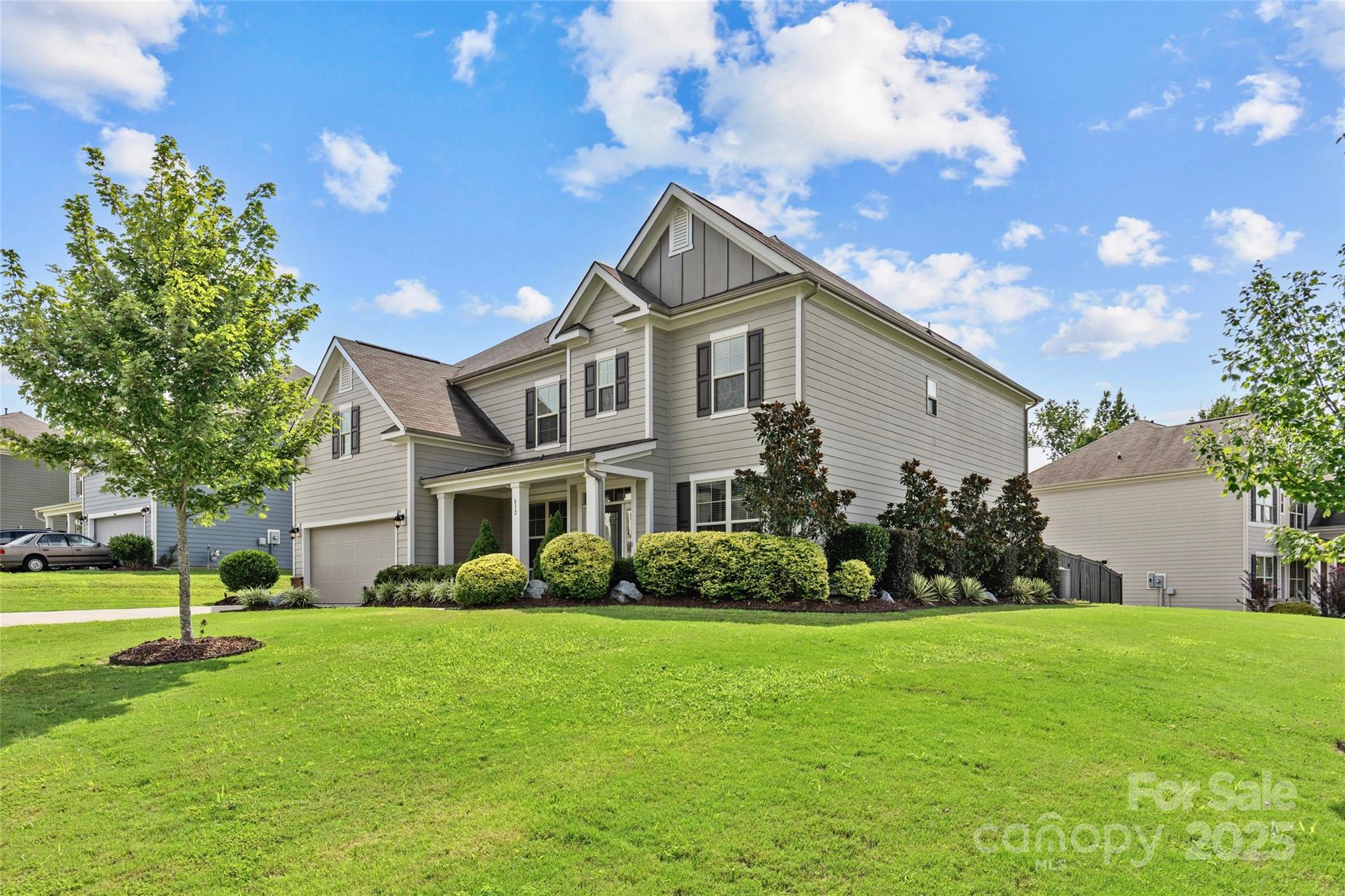 832 Oak Manor Drive SE