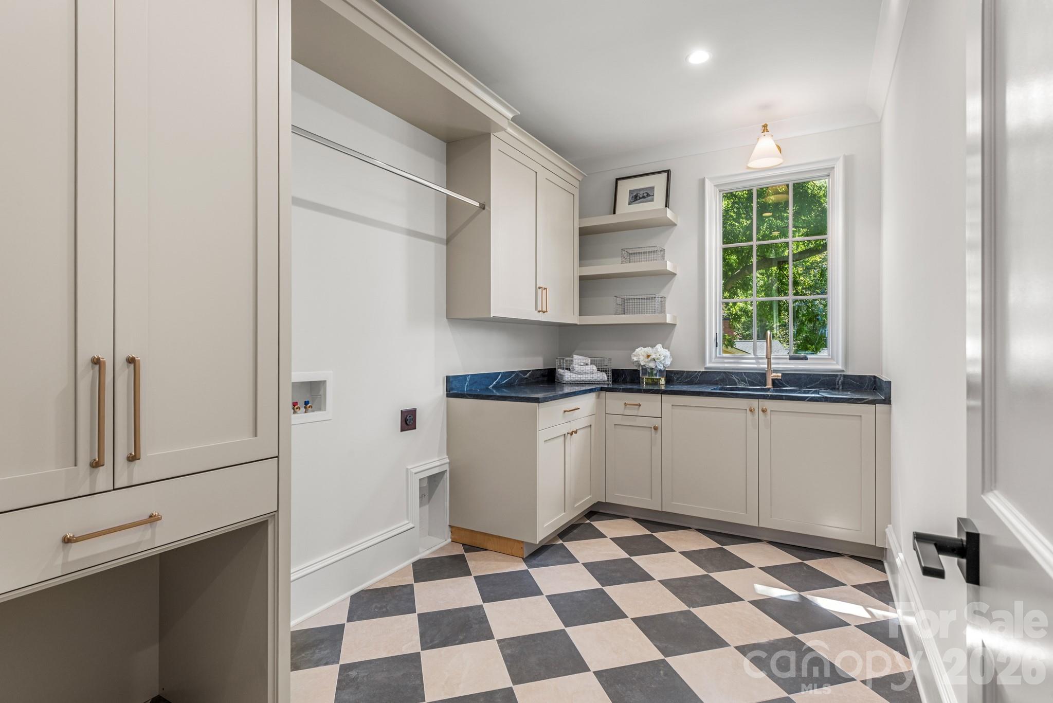 5555 Lansing Drive