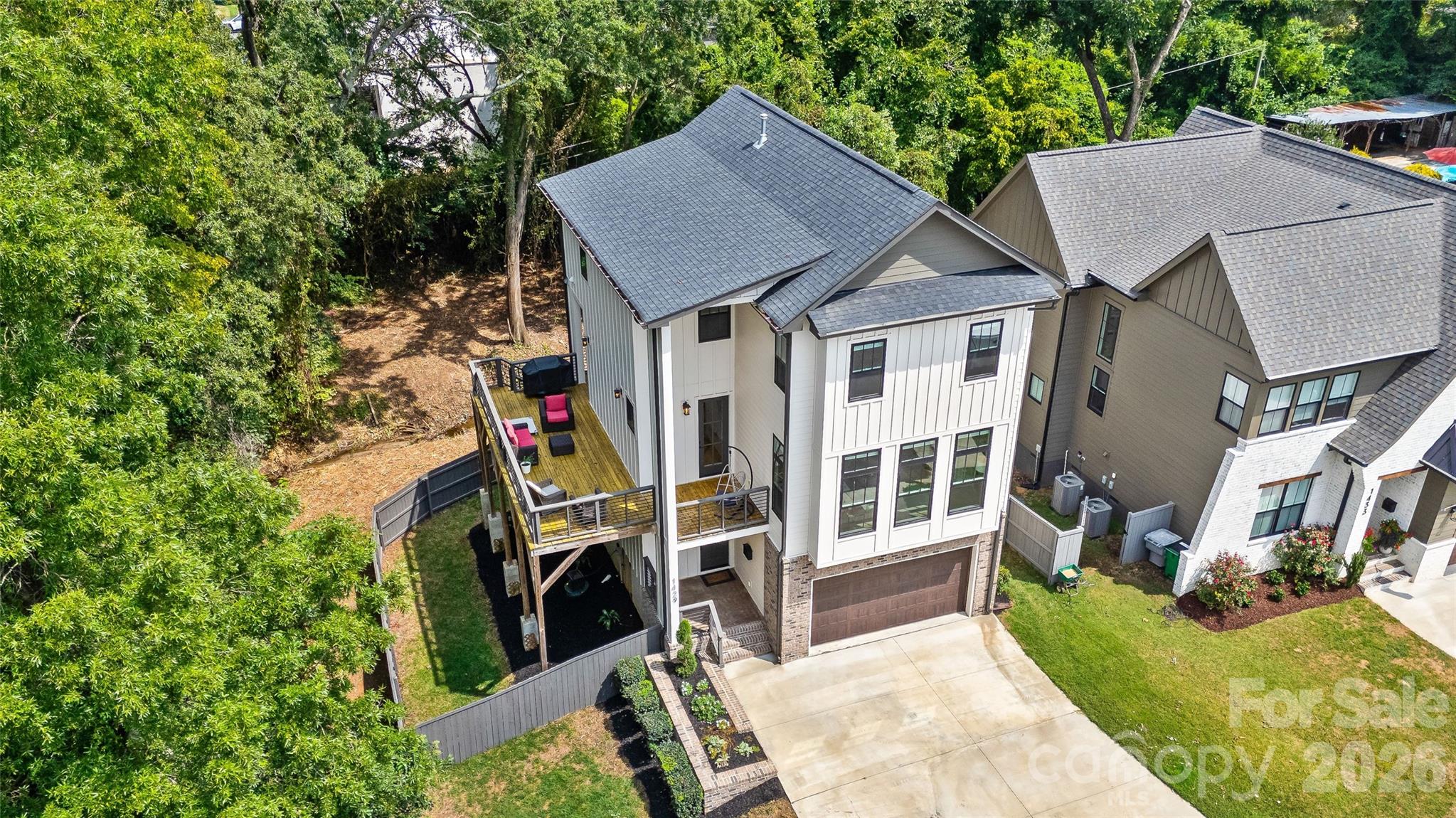 1429 Belle Terre Avenue