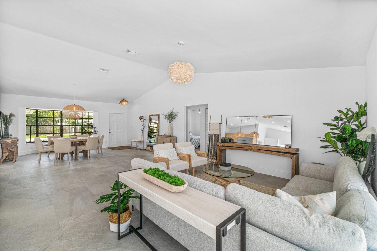 981 SW 8th Street