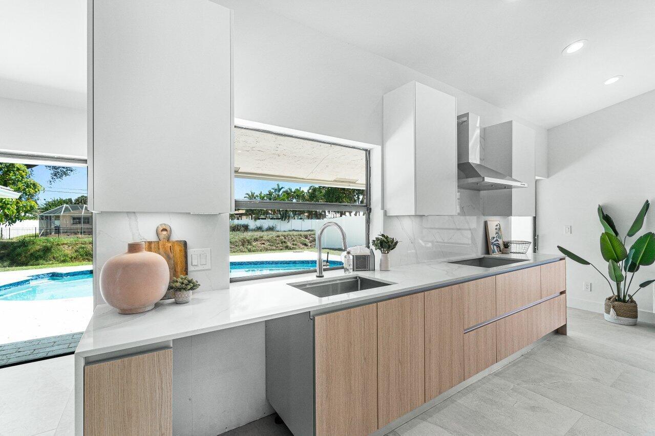 981 SW 8th Street