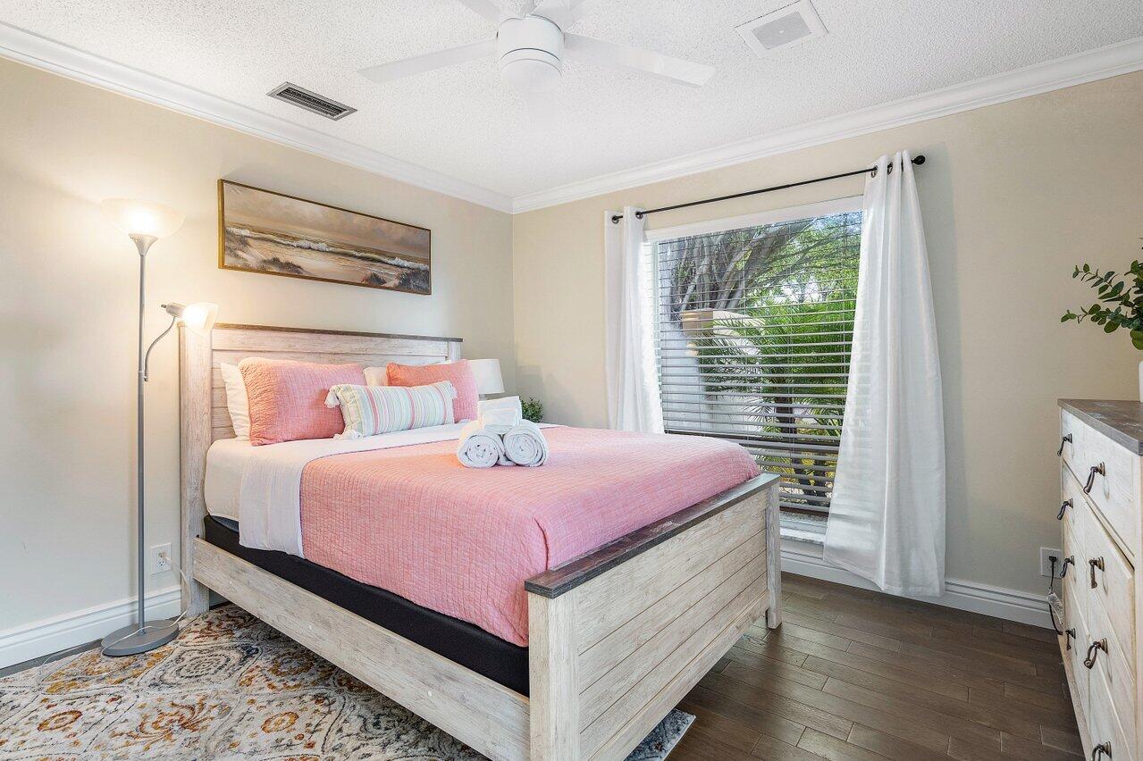 844 Lago Road