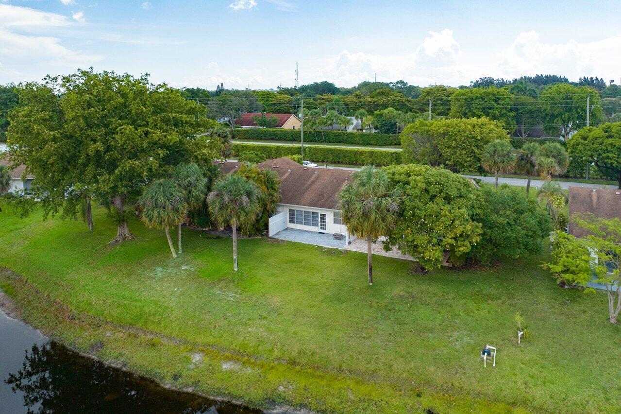 844 Lago Road