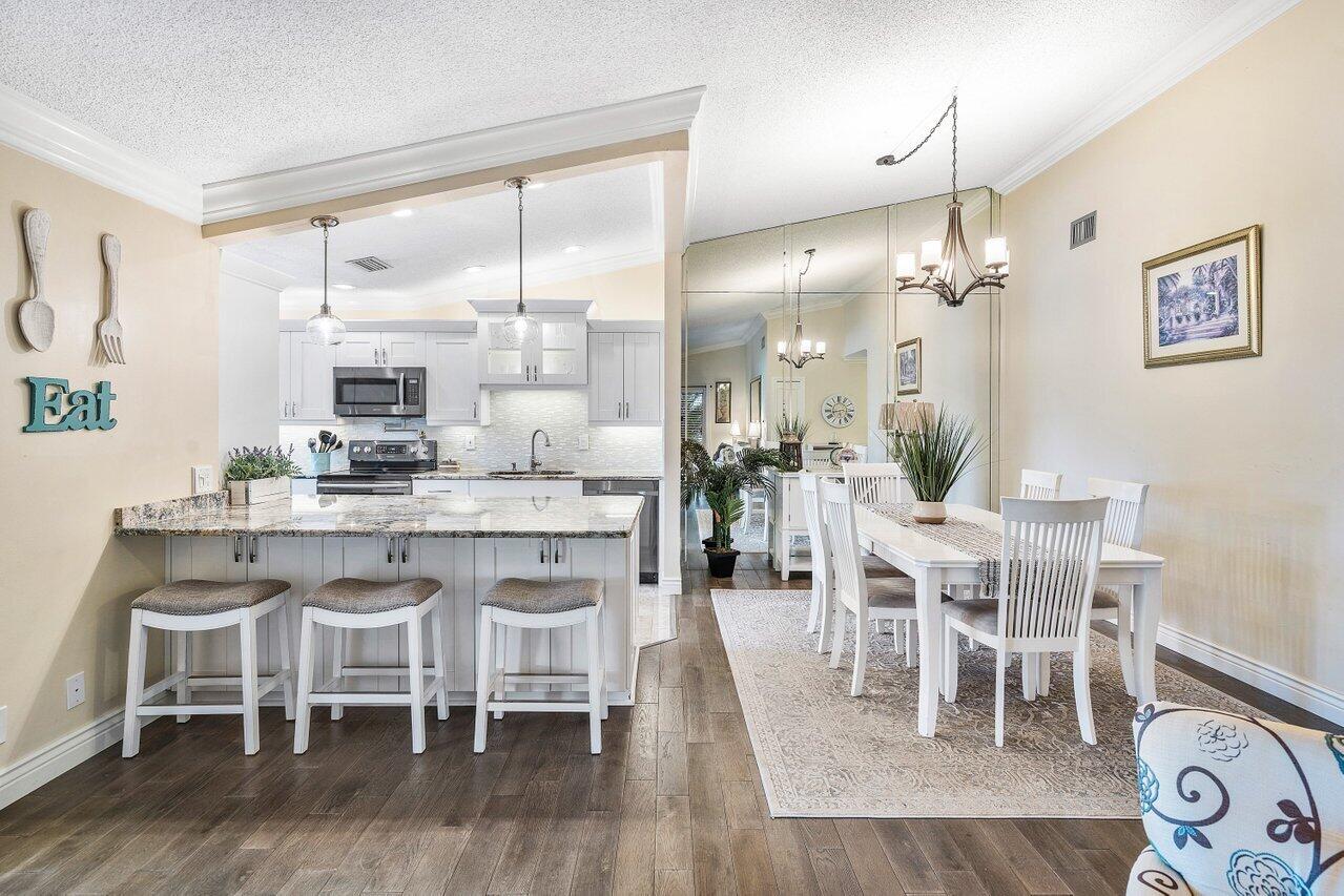 844 Lago Road