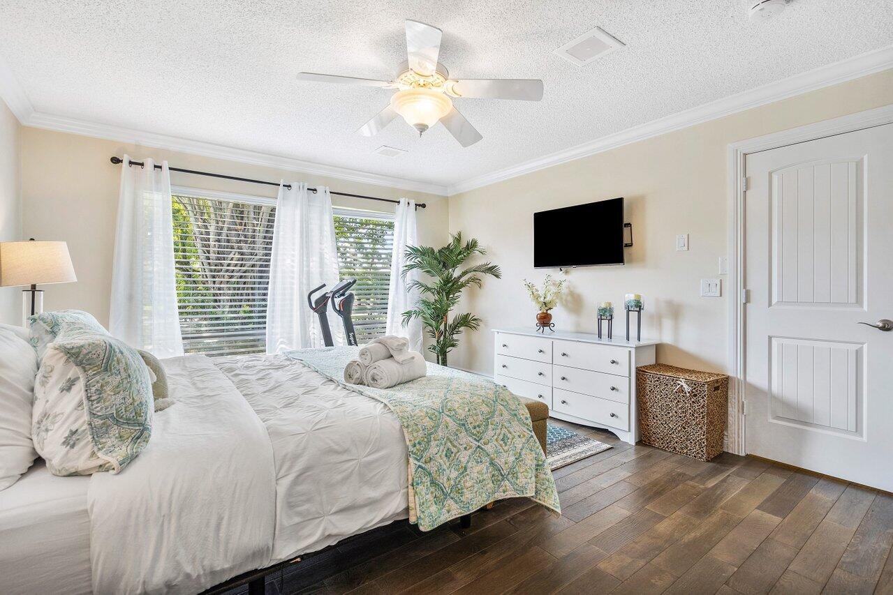844 Lago Road