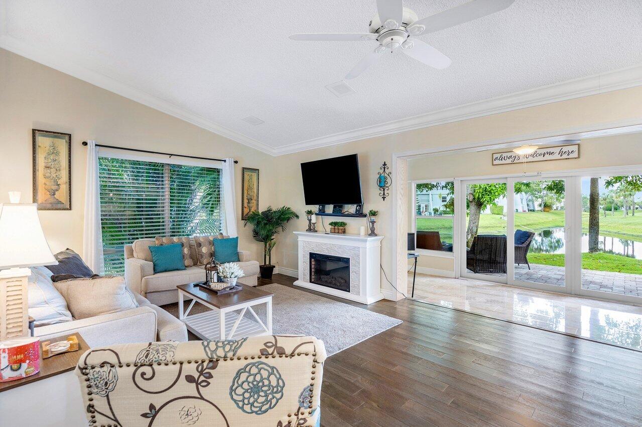 844 Lago Road