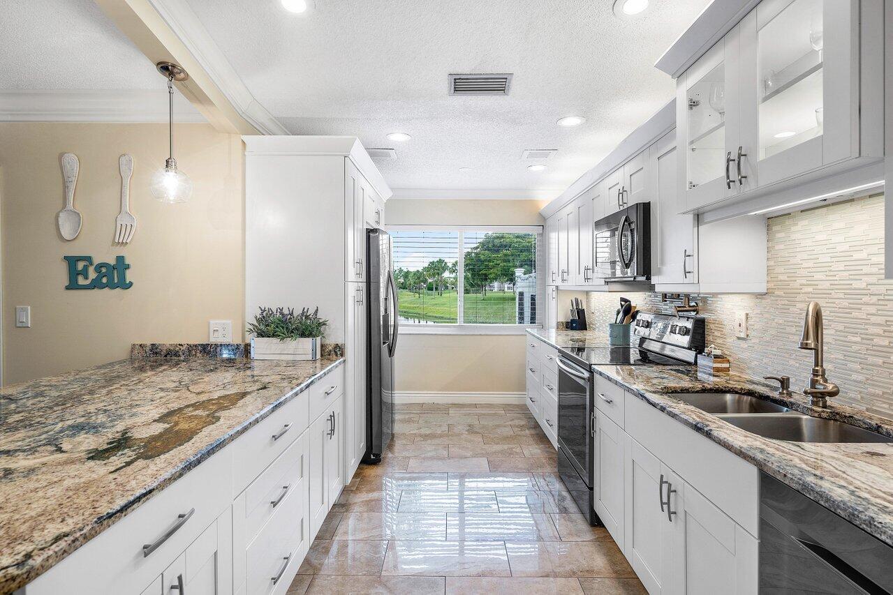 844 Lago Road
