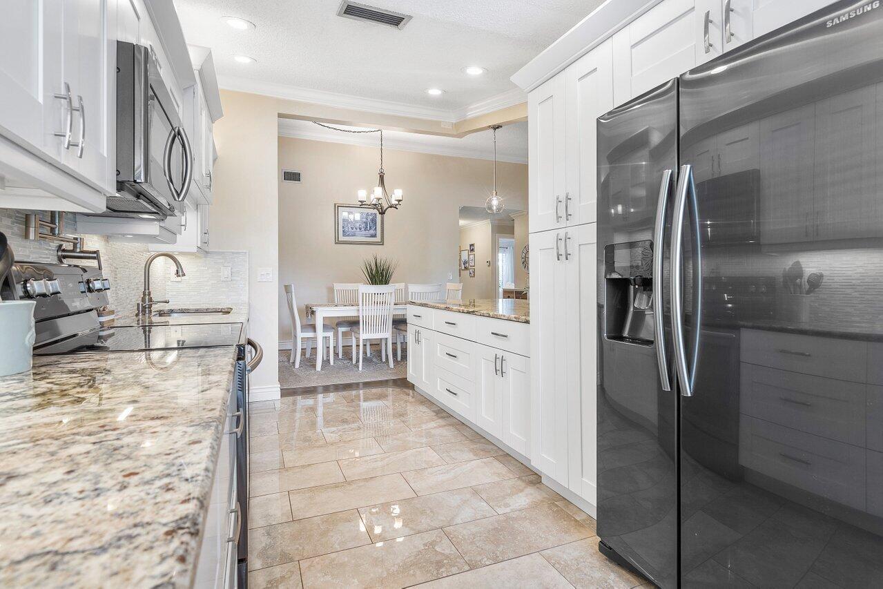 844 Lago Road