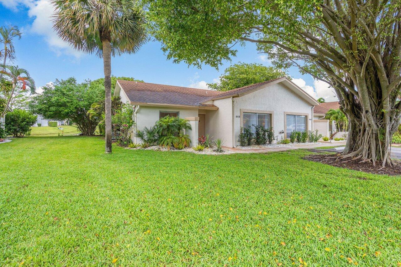844 Lago Road