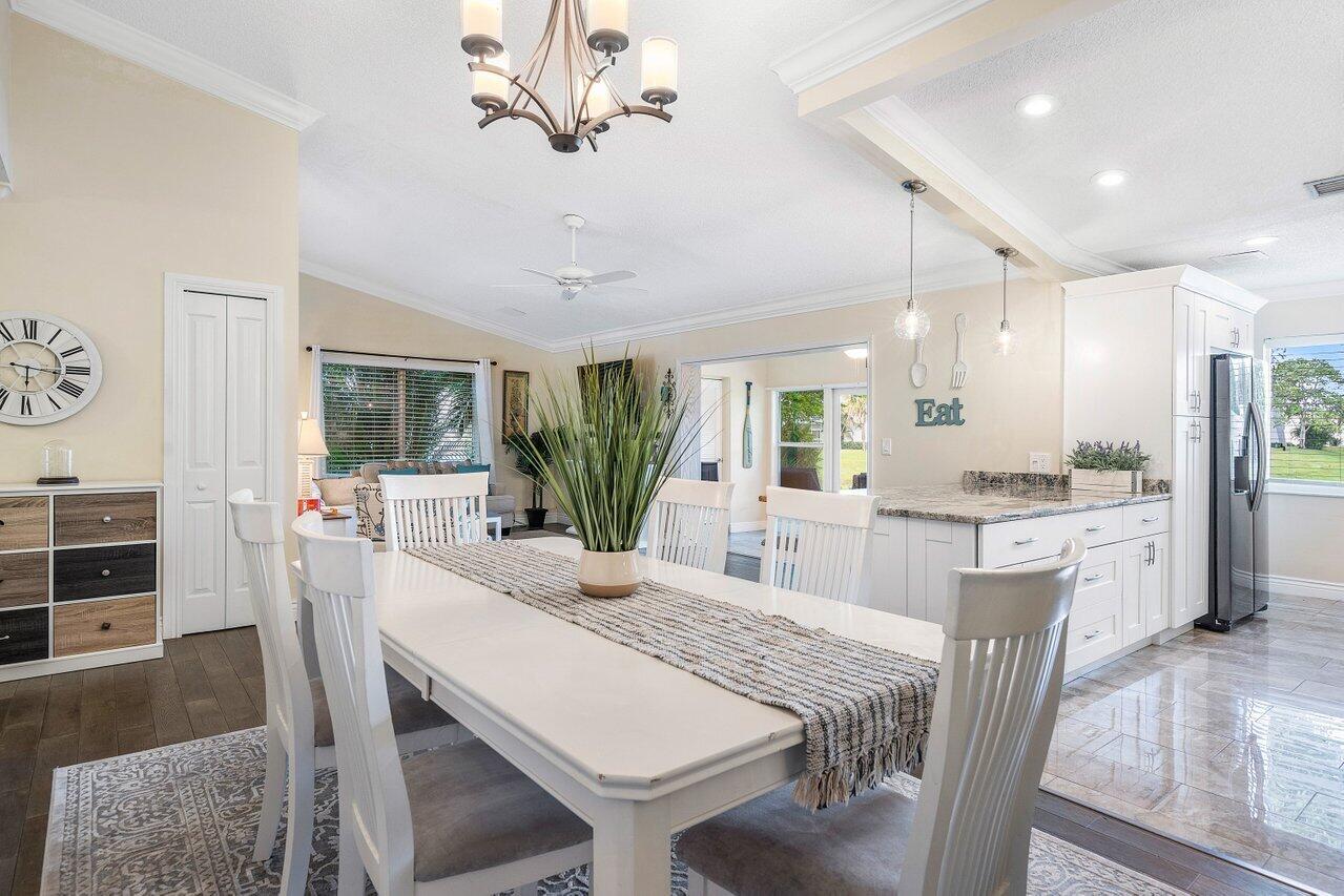 844 Lago Road