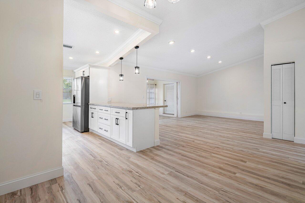 840 Lago Road