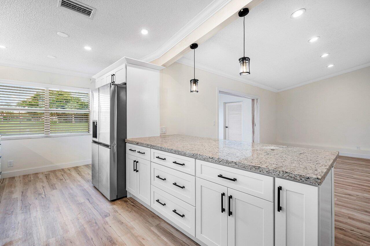 840 Lago Road