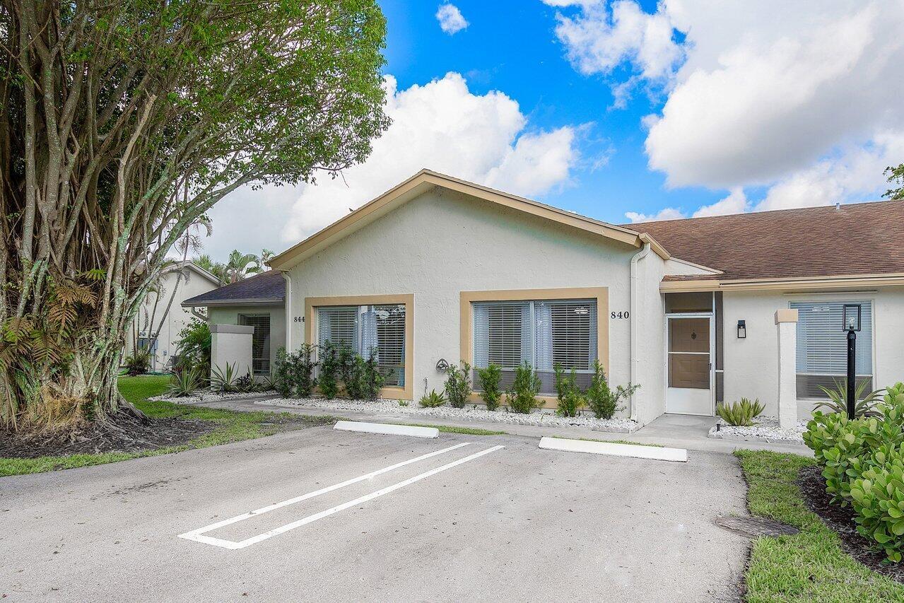840 Lago Road