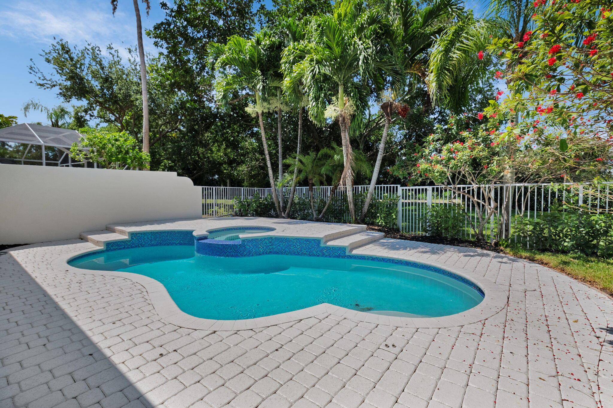 4689 Hammock Circle
