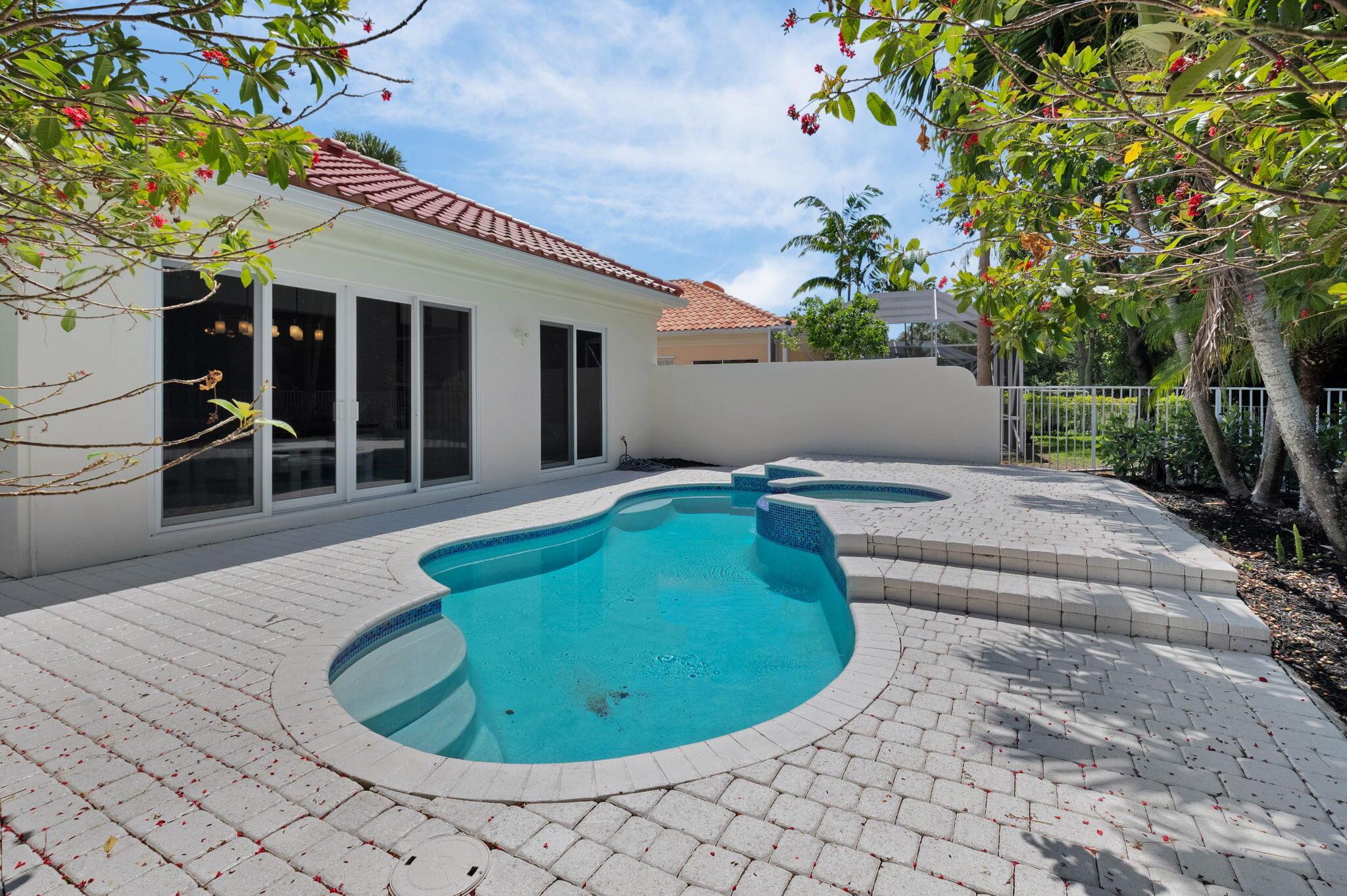 4689 Hammock Circle