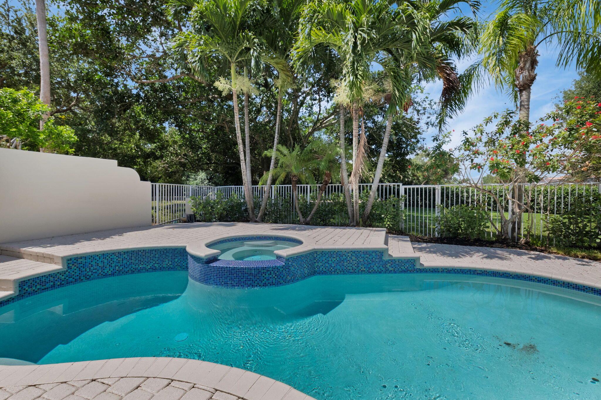 4689 Hammock Circle