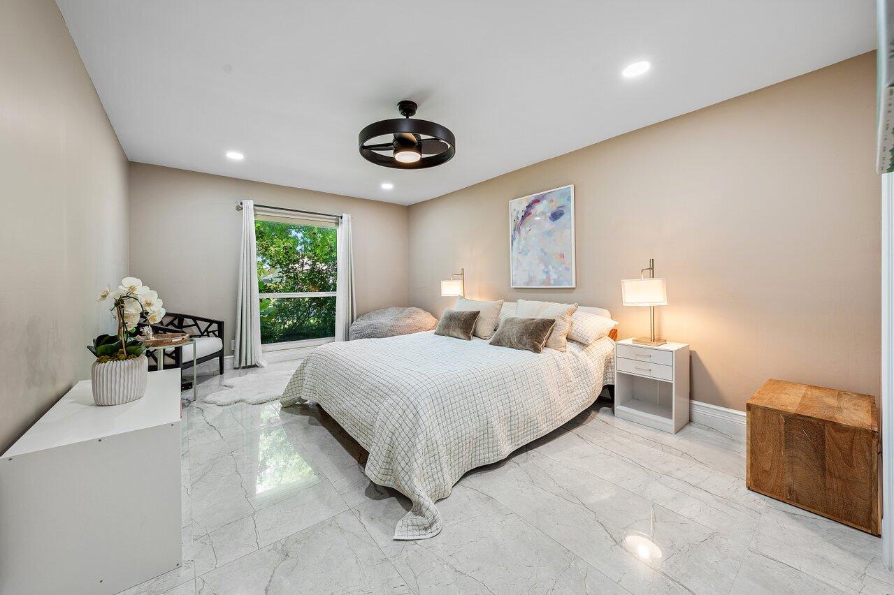 3127 Lakeview Drive