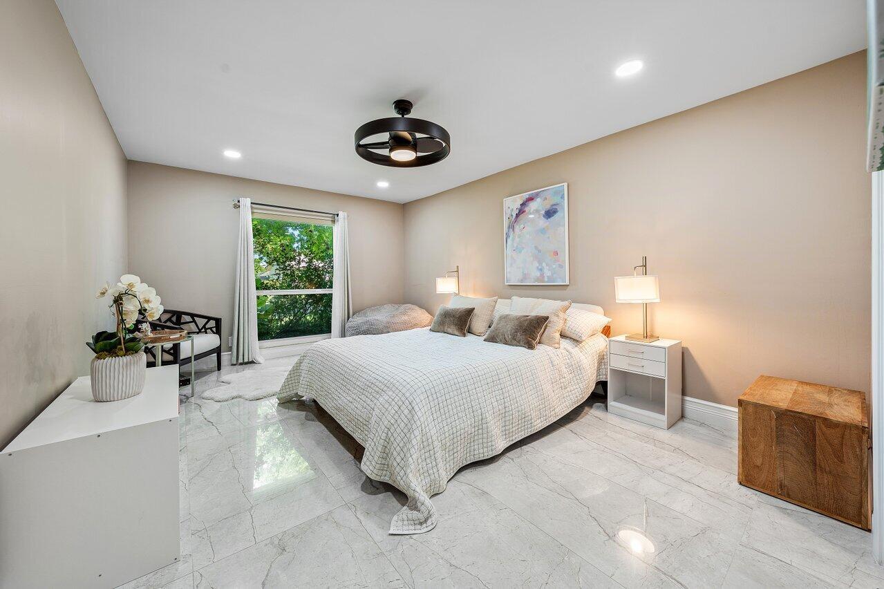 3127 Lakeview Drive