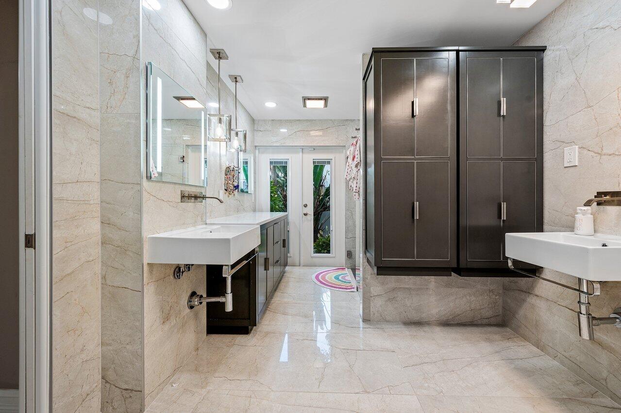 3127 Lakeview Drive