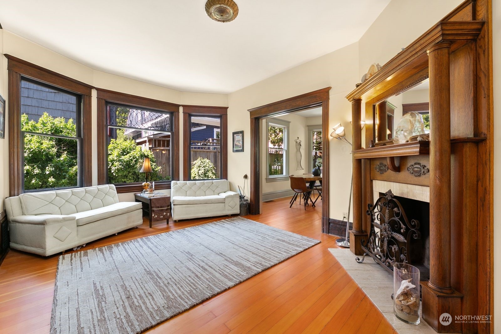 1910 E Columbia Street