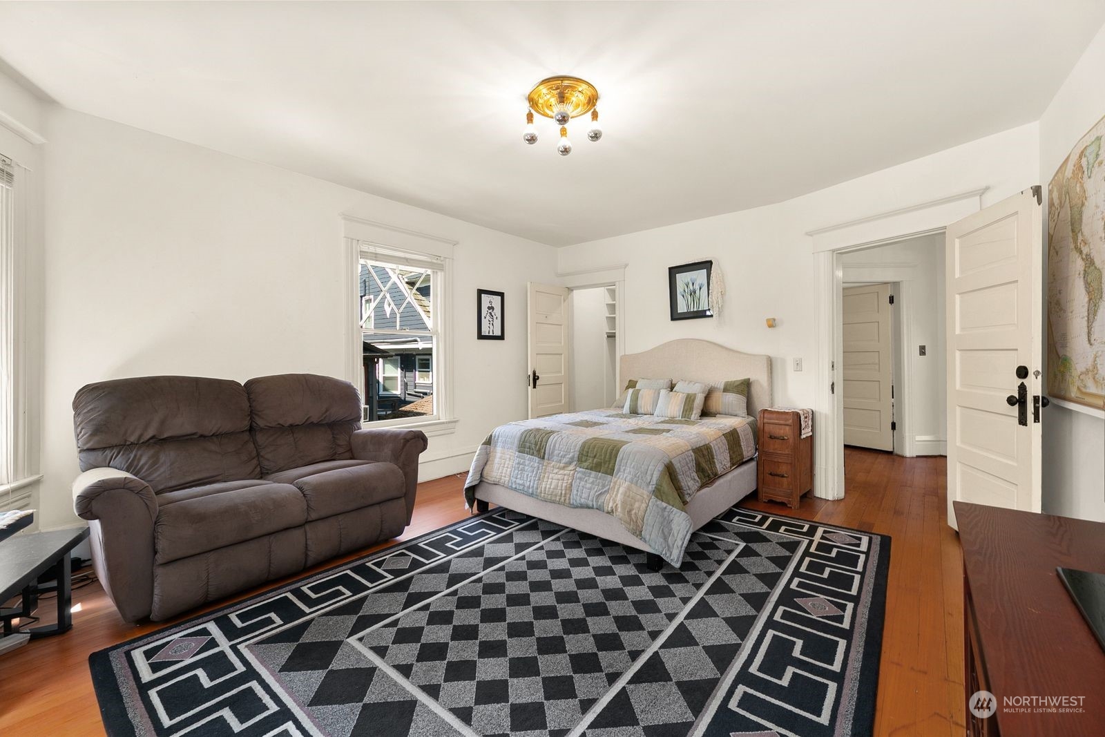 1910 E Columbia Street