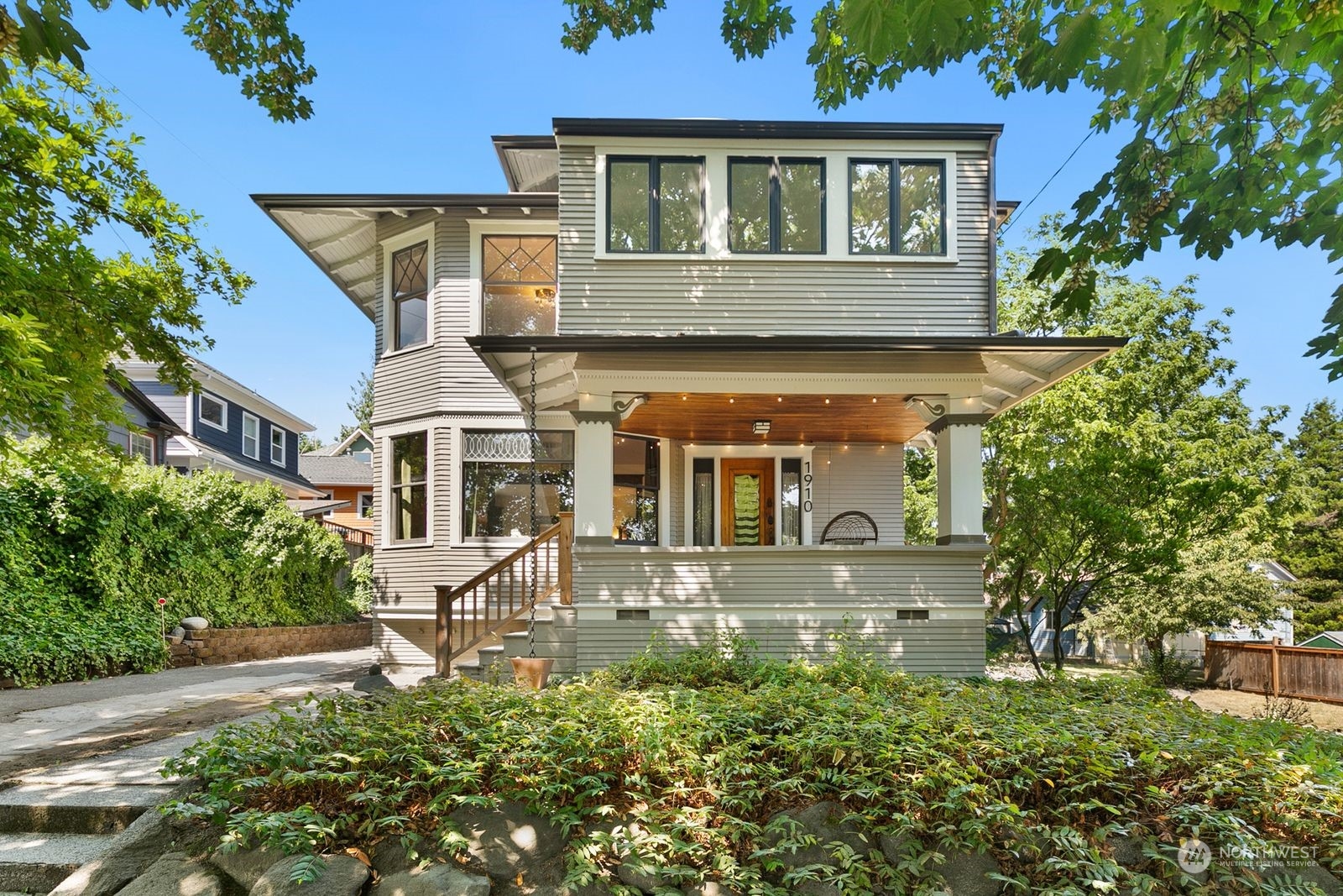 1910 E Columbia Street