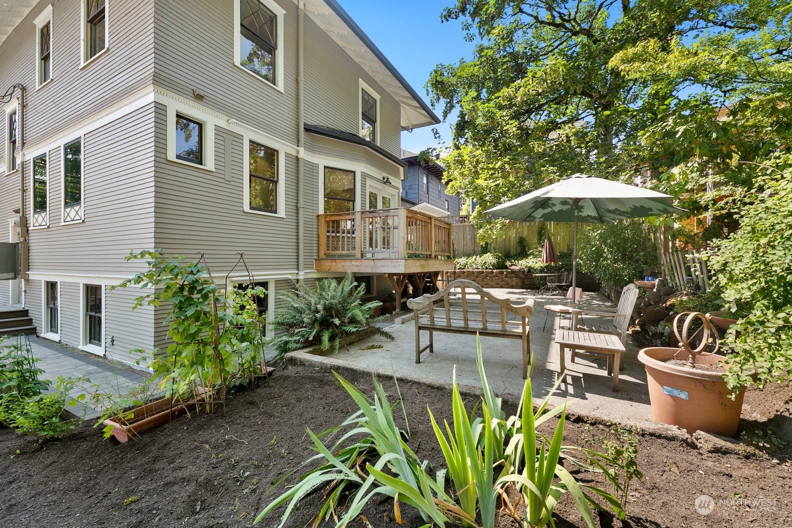 1910 E Columbia Street