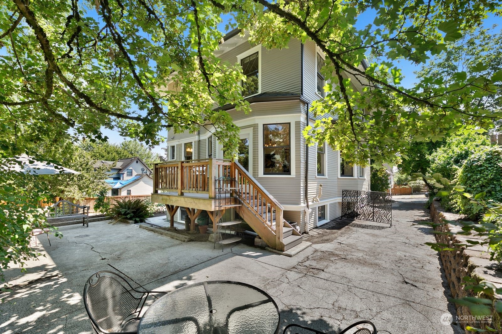 1910 E Columbia Street