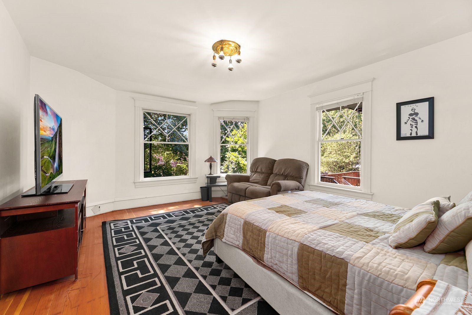 1910 E Columbia Street