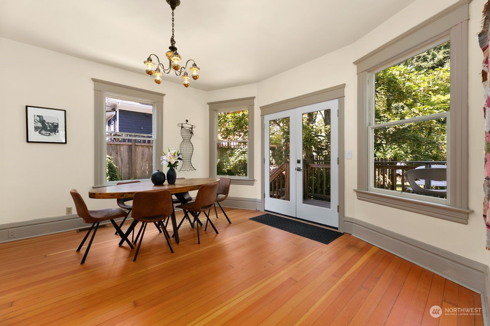 1910 E Columbia Street