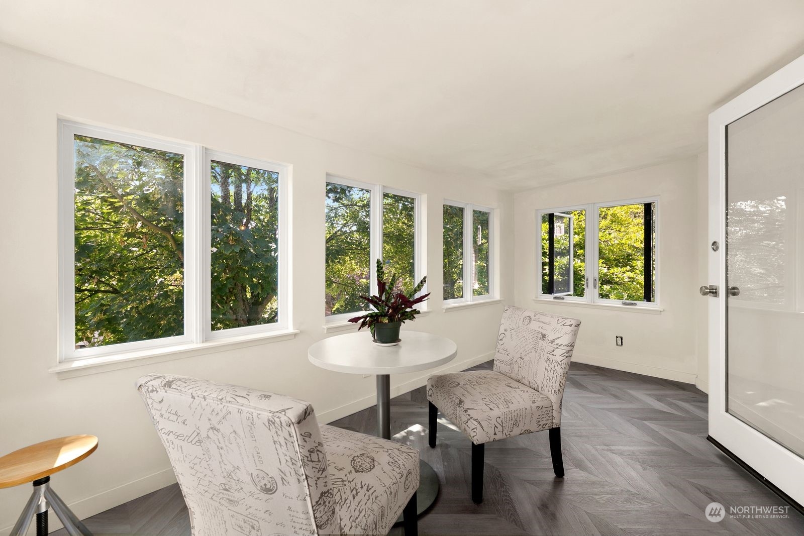 1910 E Columbia Street