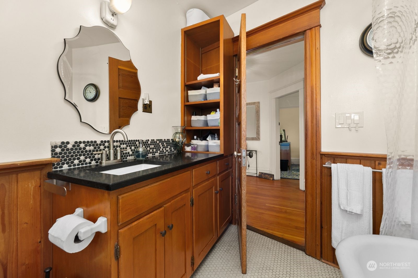 1910 E Columbia Street