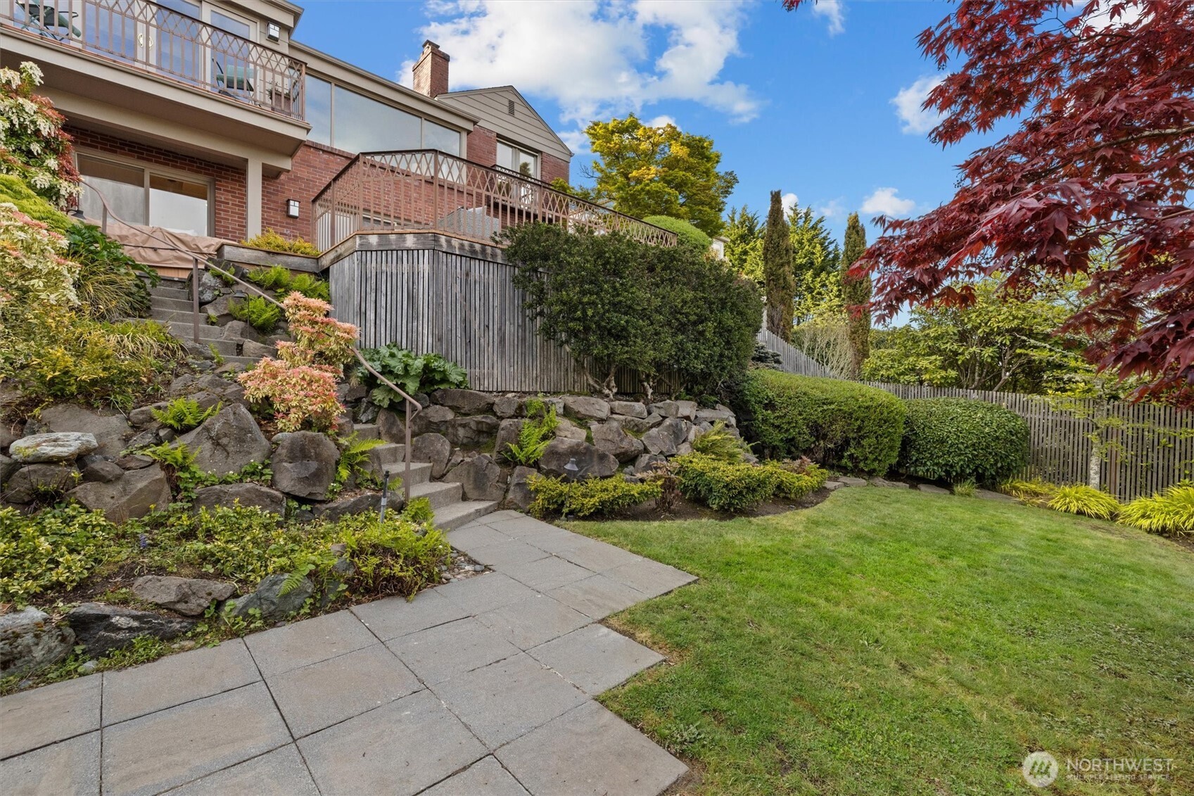 2322 Eyres Place W
