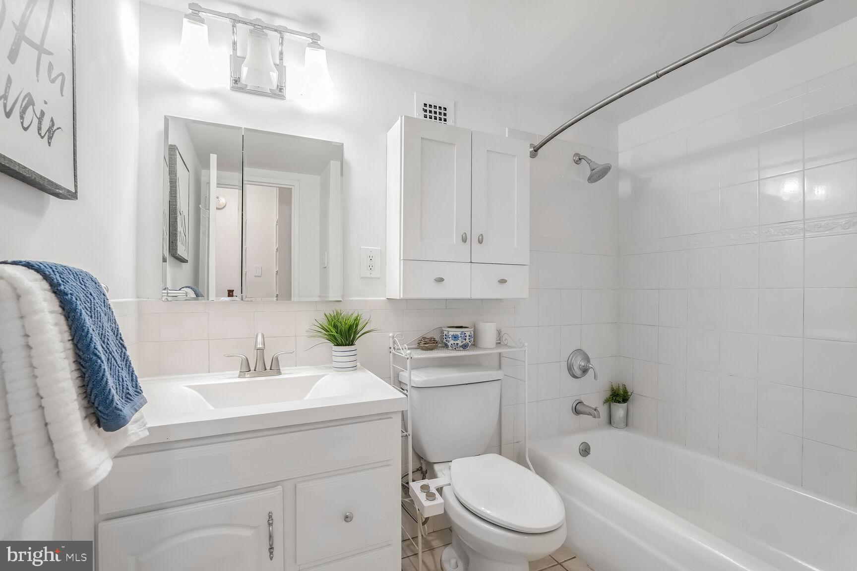 700 7TH STREET SW 208