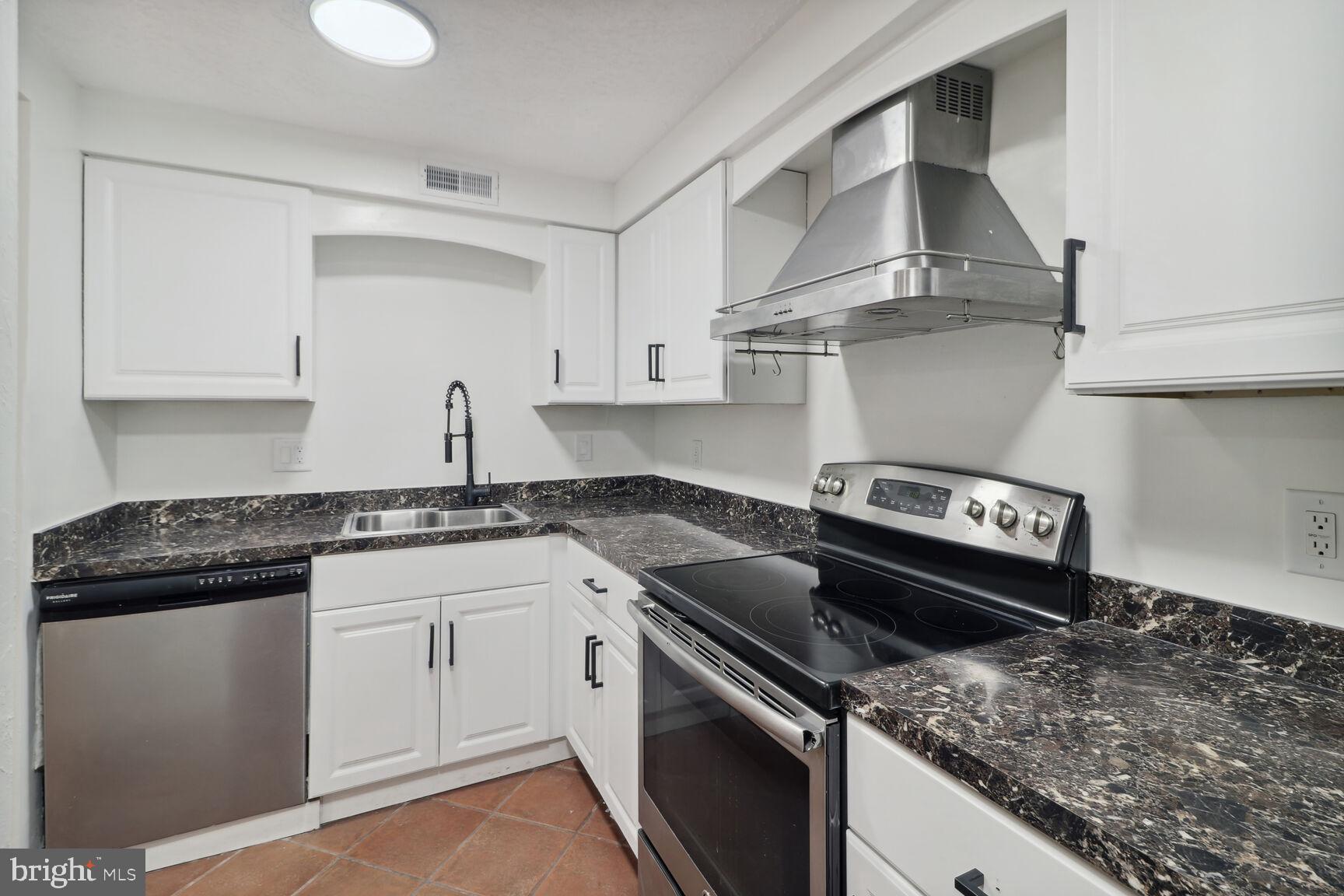 3500 WEDGEWOOD COURT J J