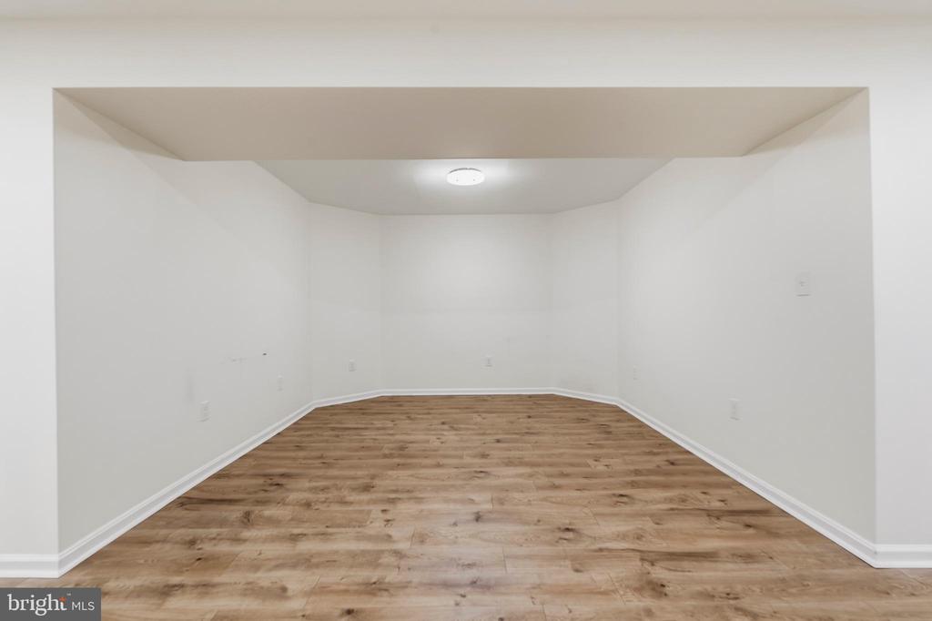 1809 KINGS FOREST TRAIL