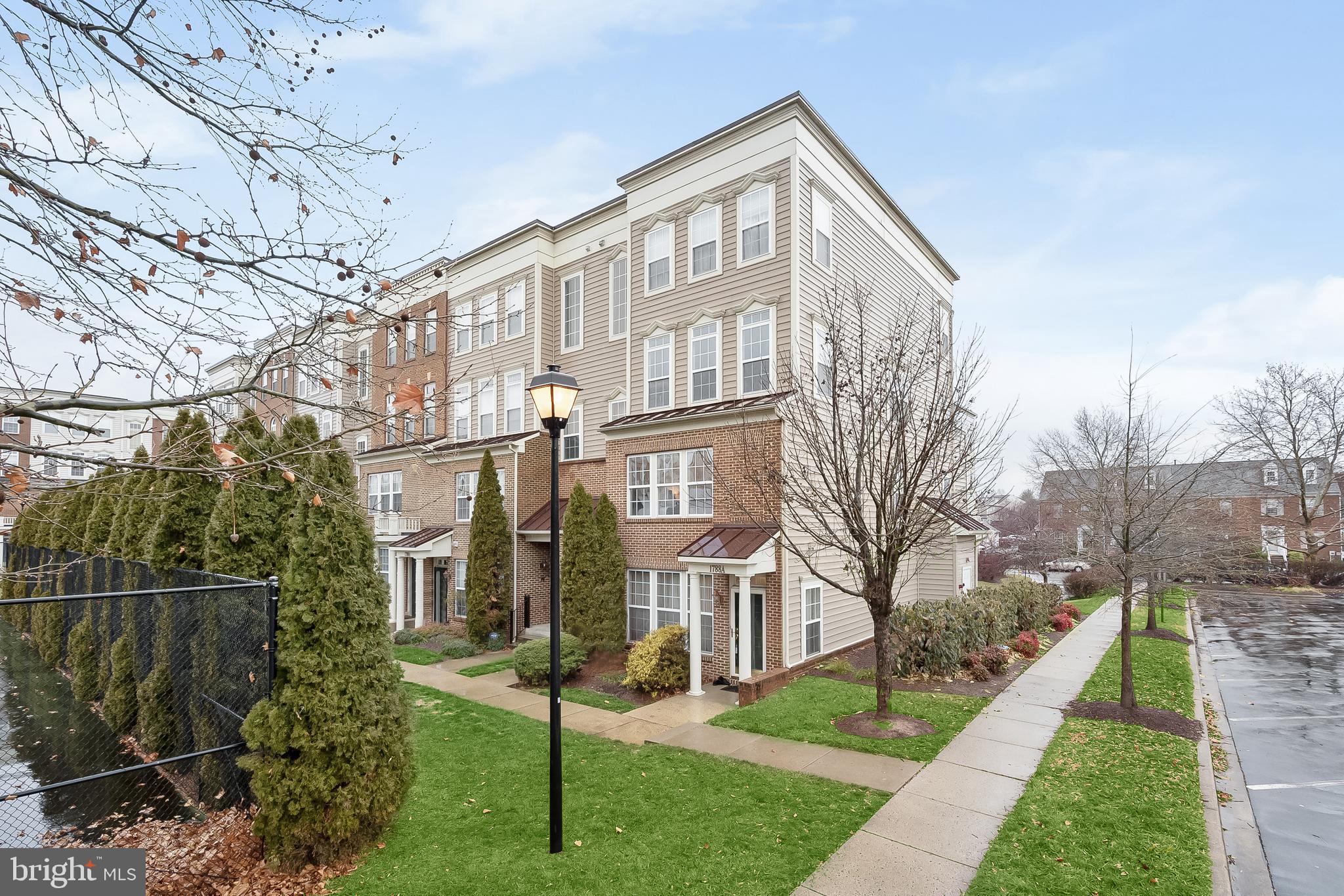 1788 POOLSIDE WAY A 21-A