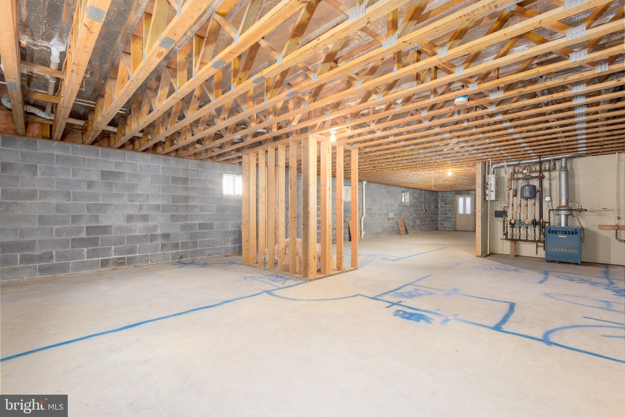 1012 HEMLOCK CIRCLE