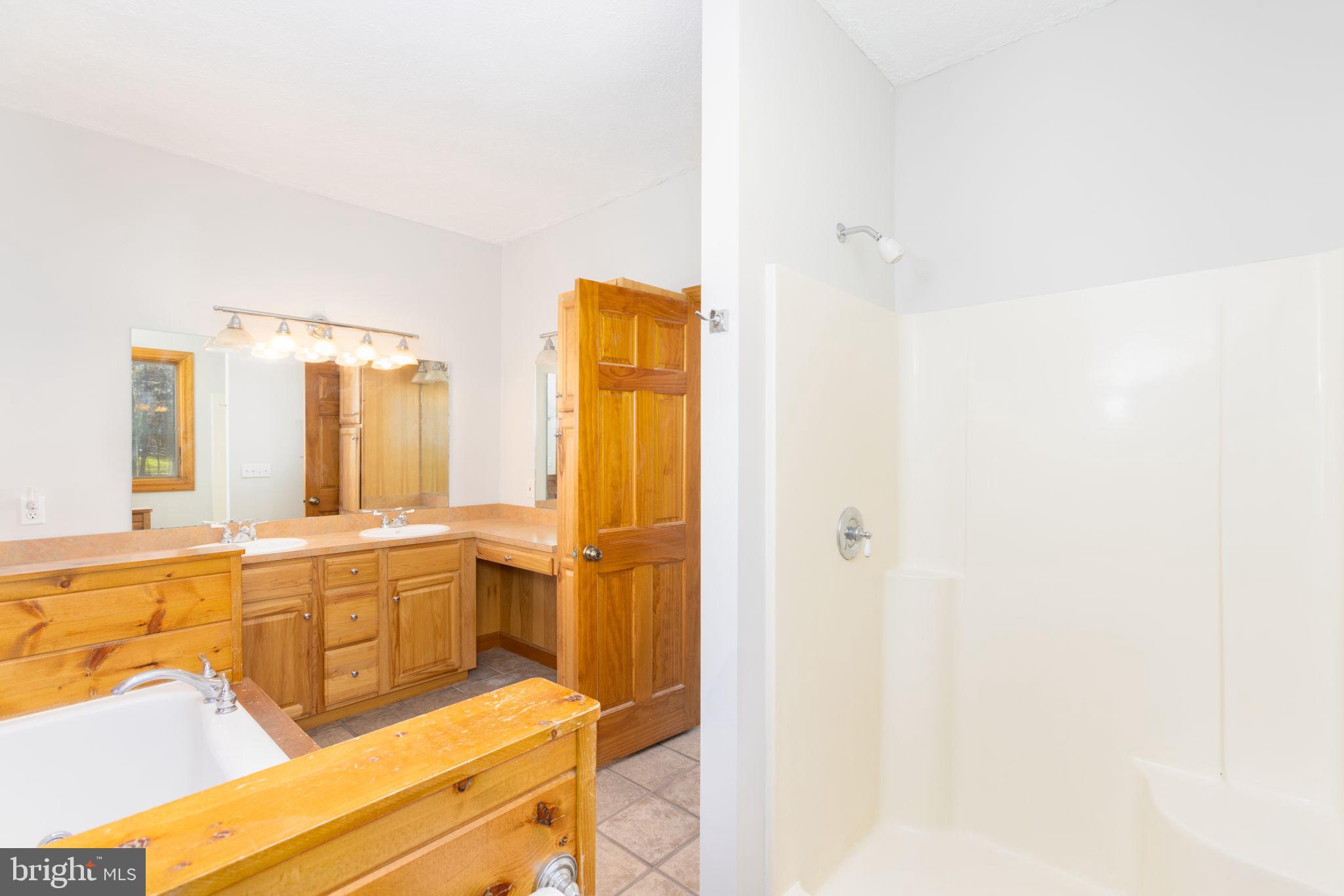 1012 HEMLOCK CIRCLE