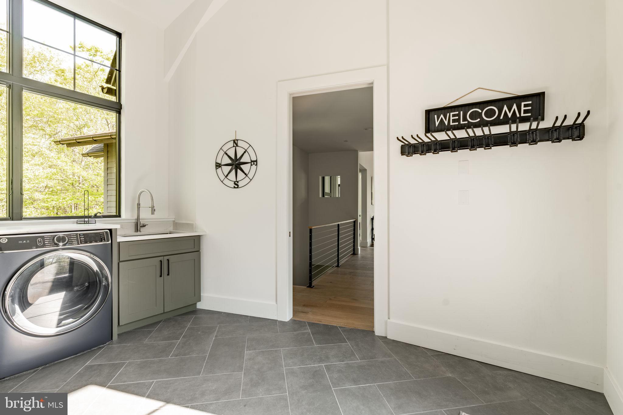 422 MOUNTAINTOP ROAD