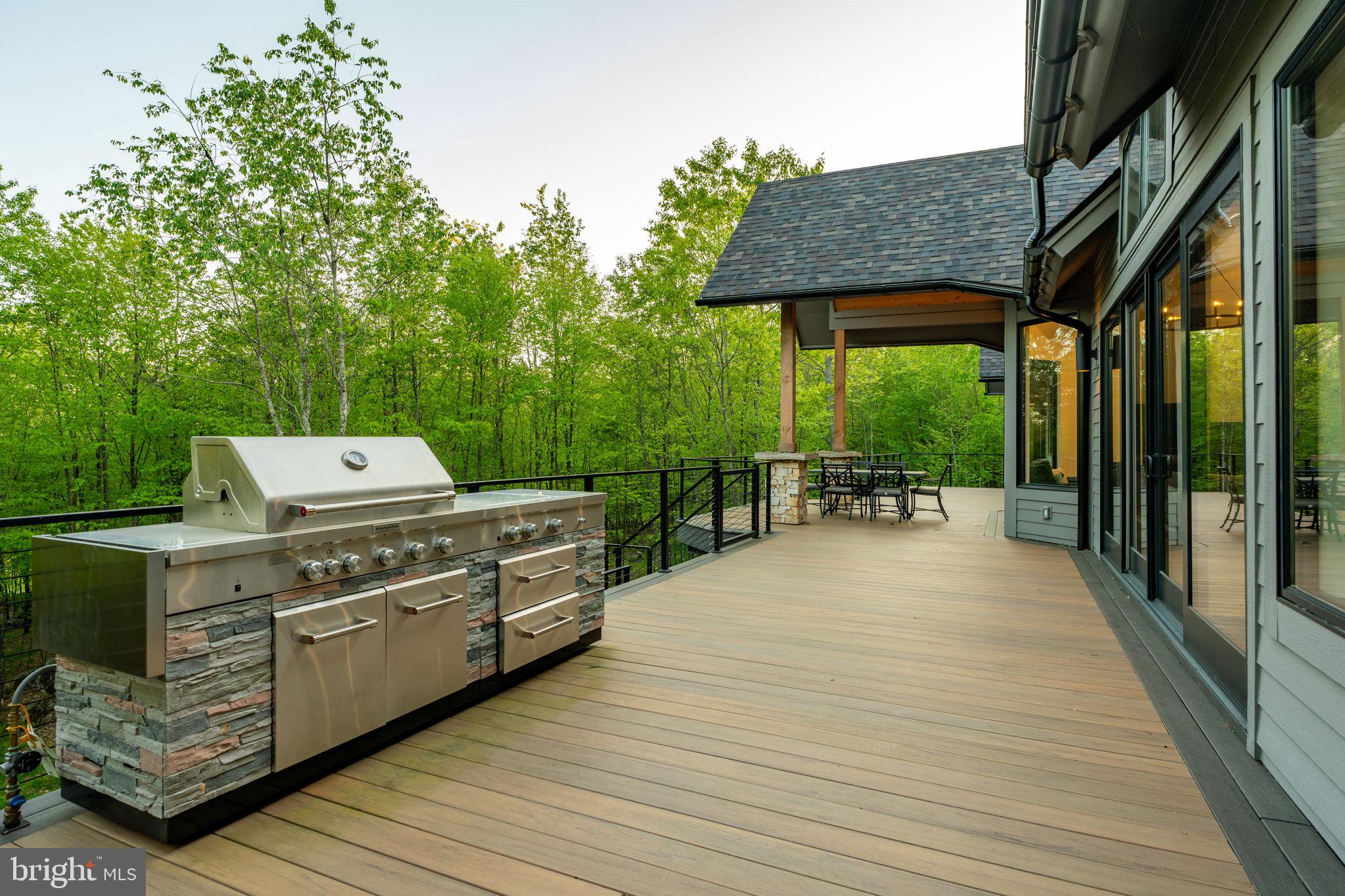 422 MOUNTAINTOP ROAD