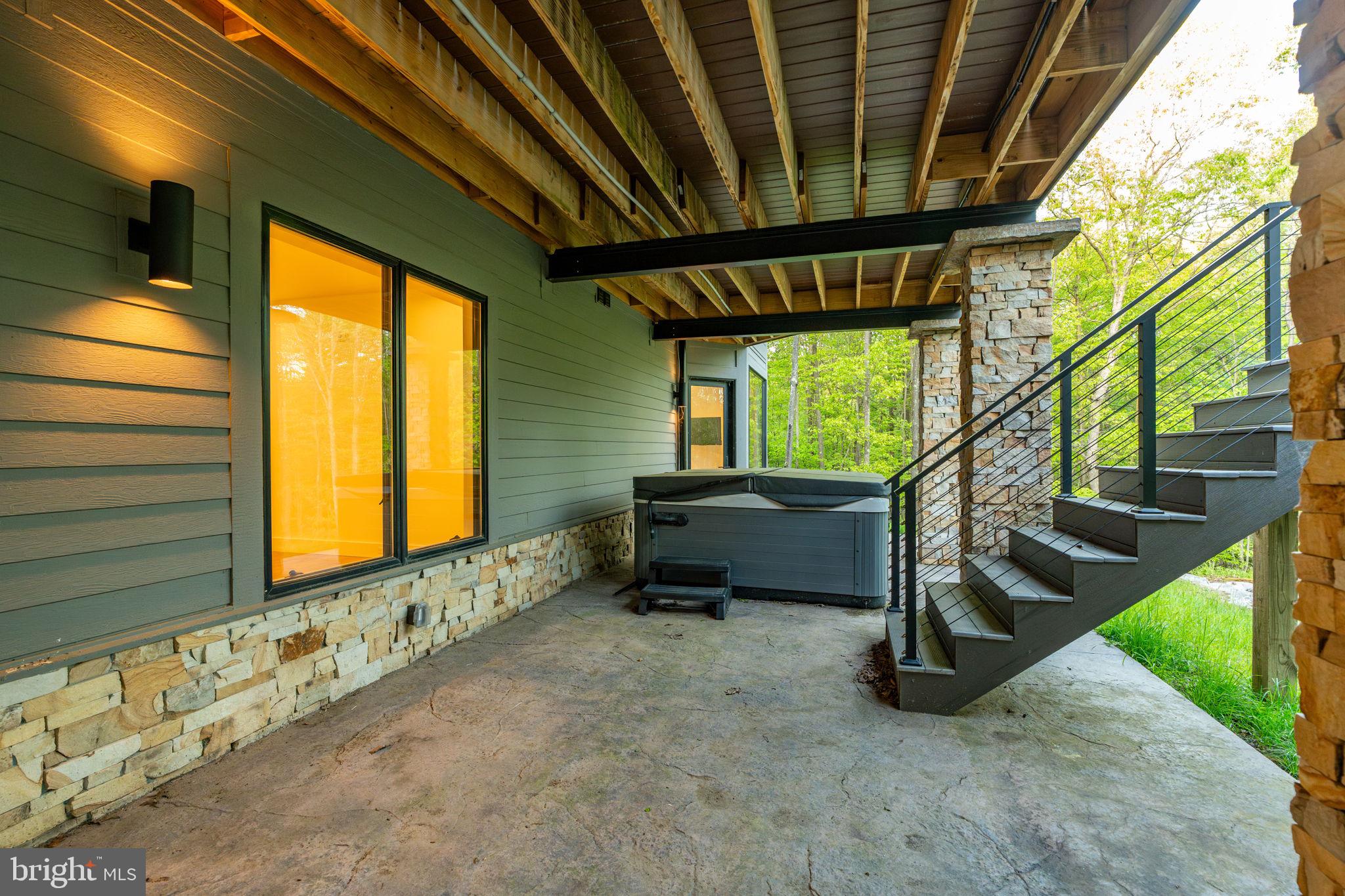 422 MOUNTAINTOP ROAD