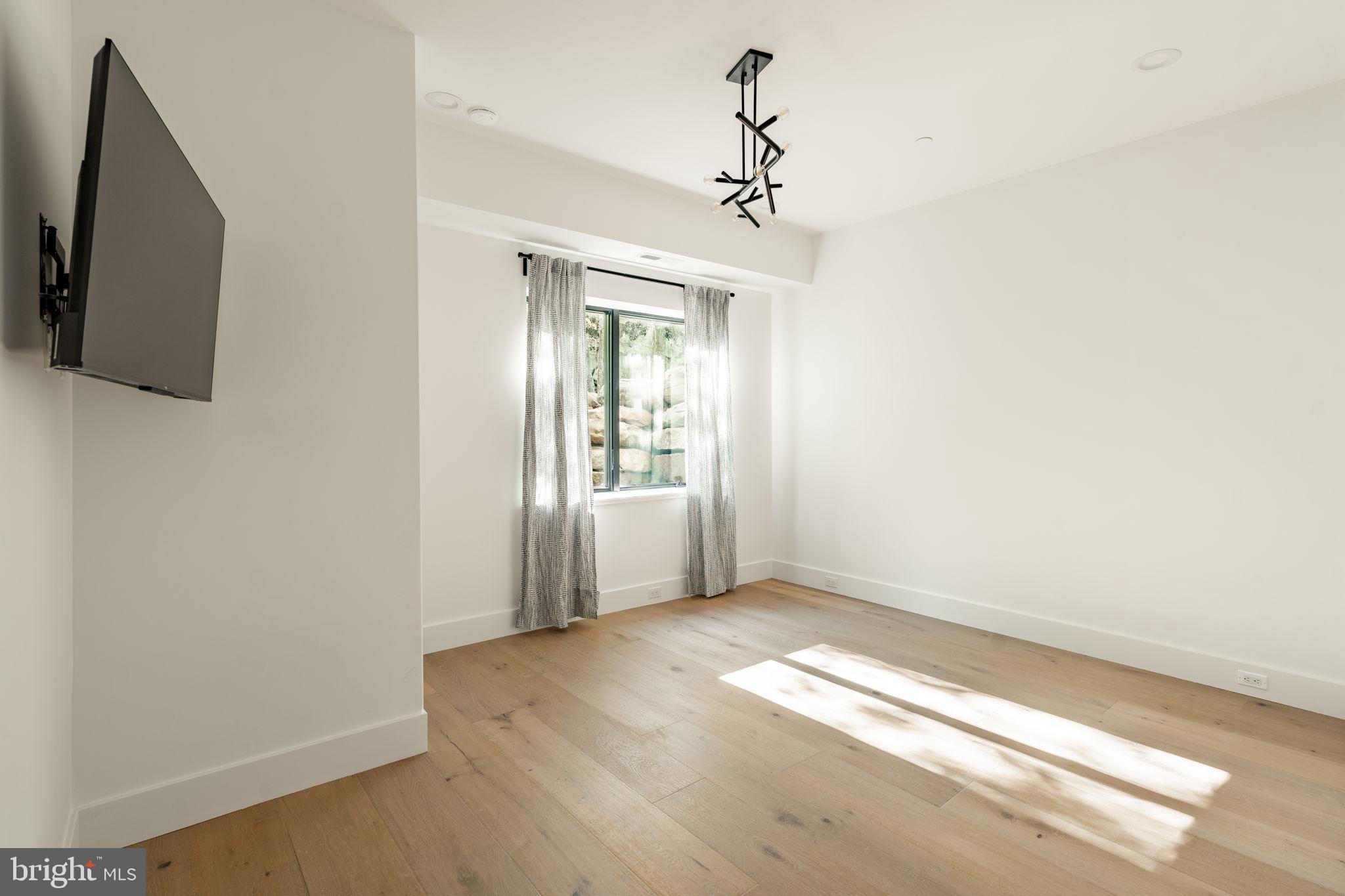 422 MOUNTAINTOP ROAD