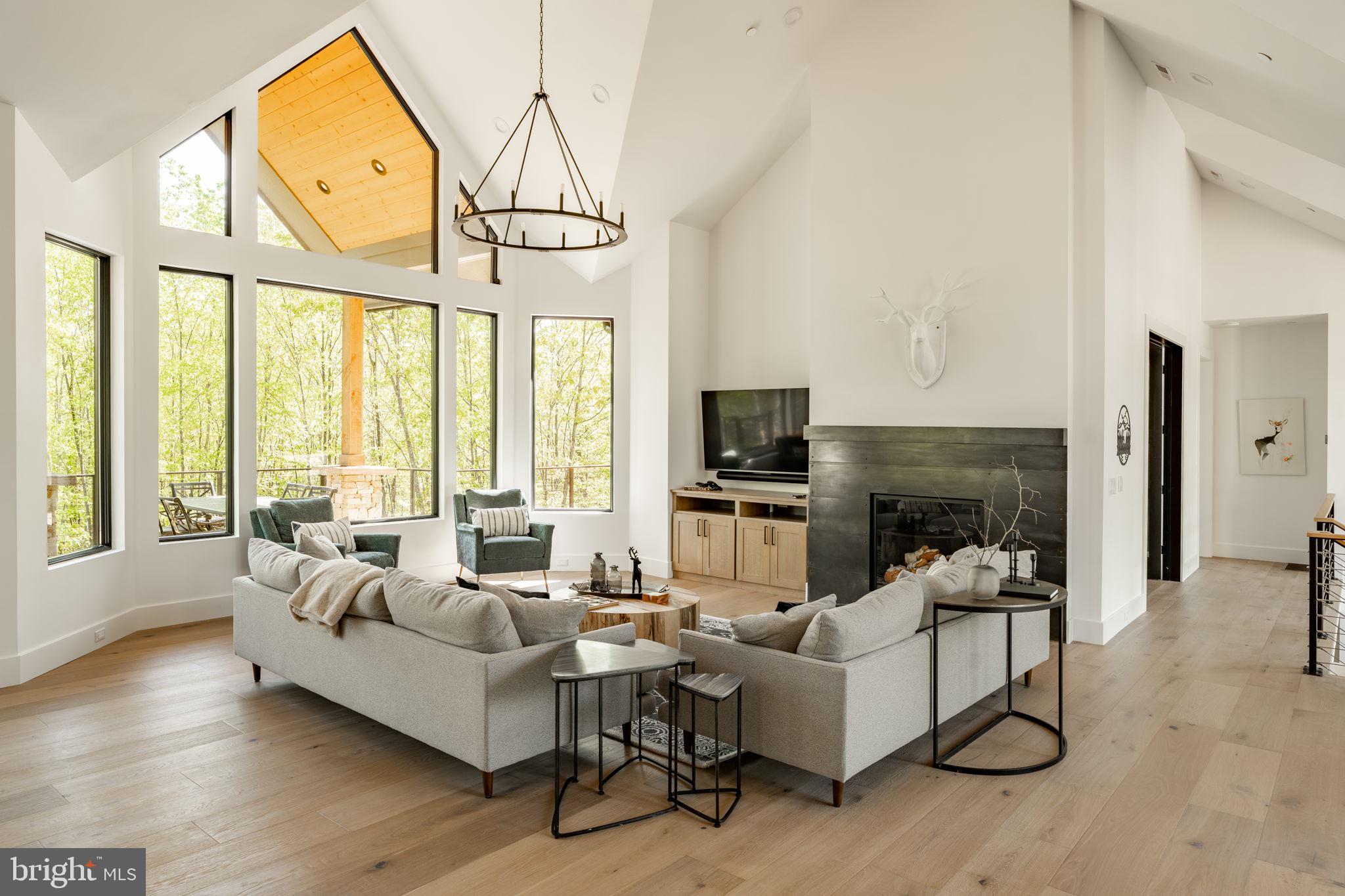 422 MOUNTAINTOP ROAD