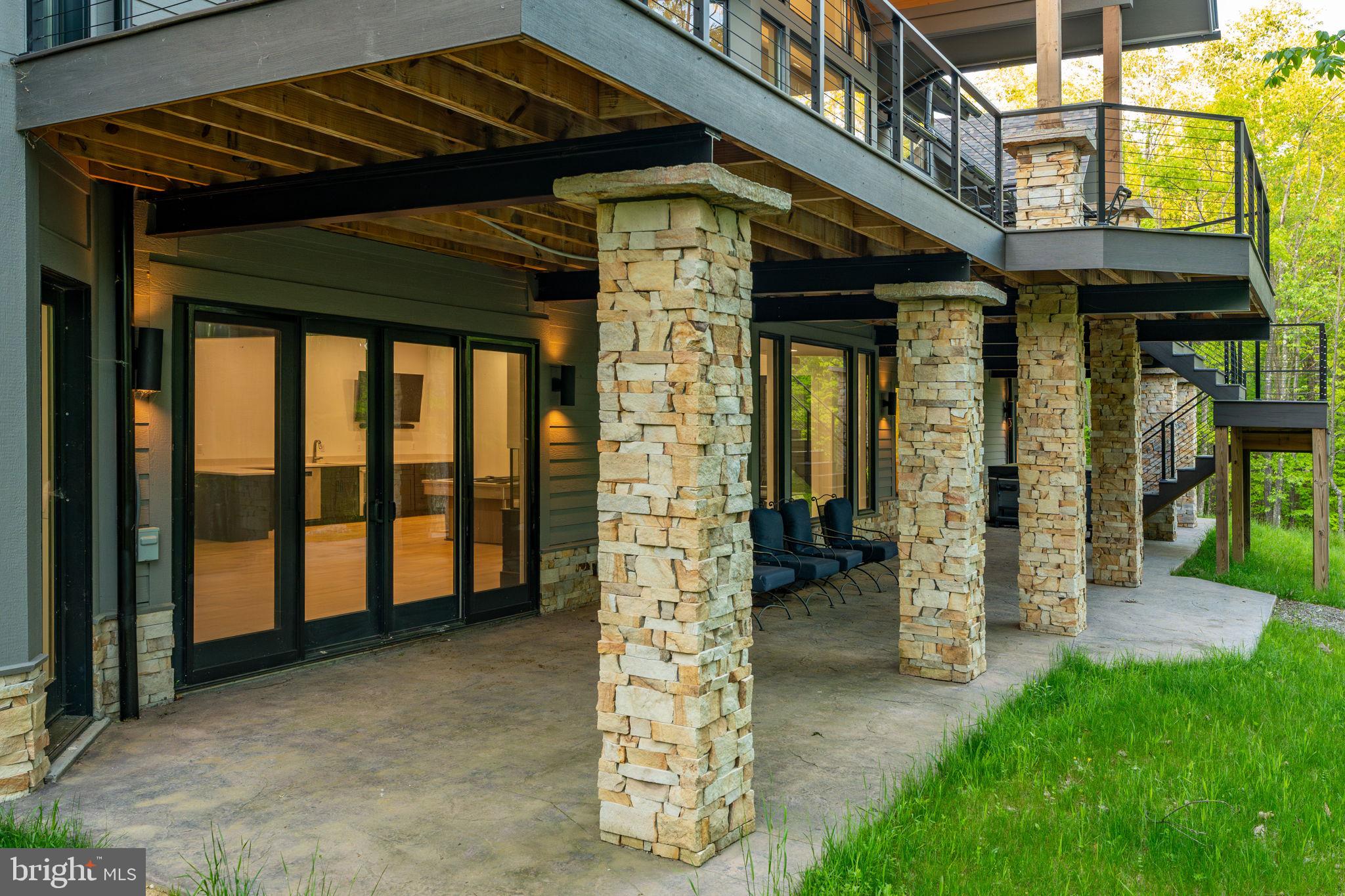 422 MOUNTAINTOP ROAD