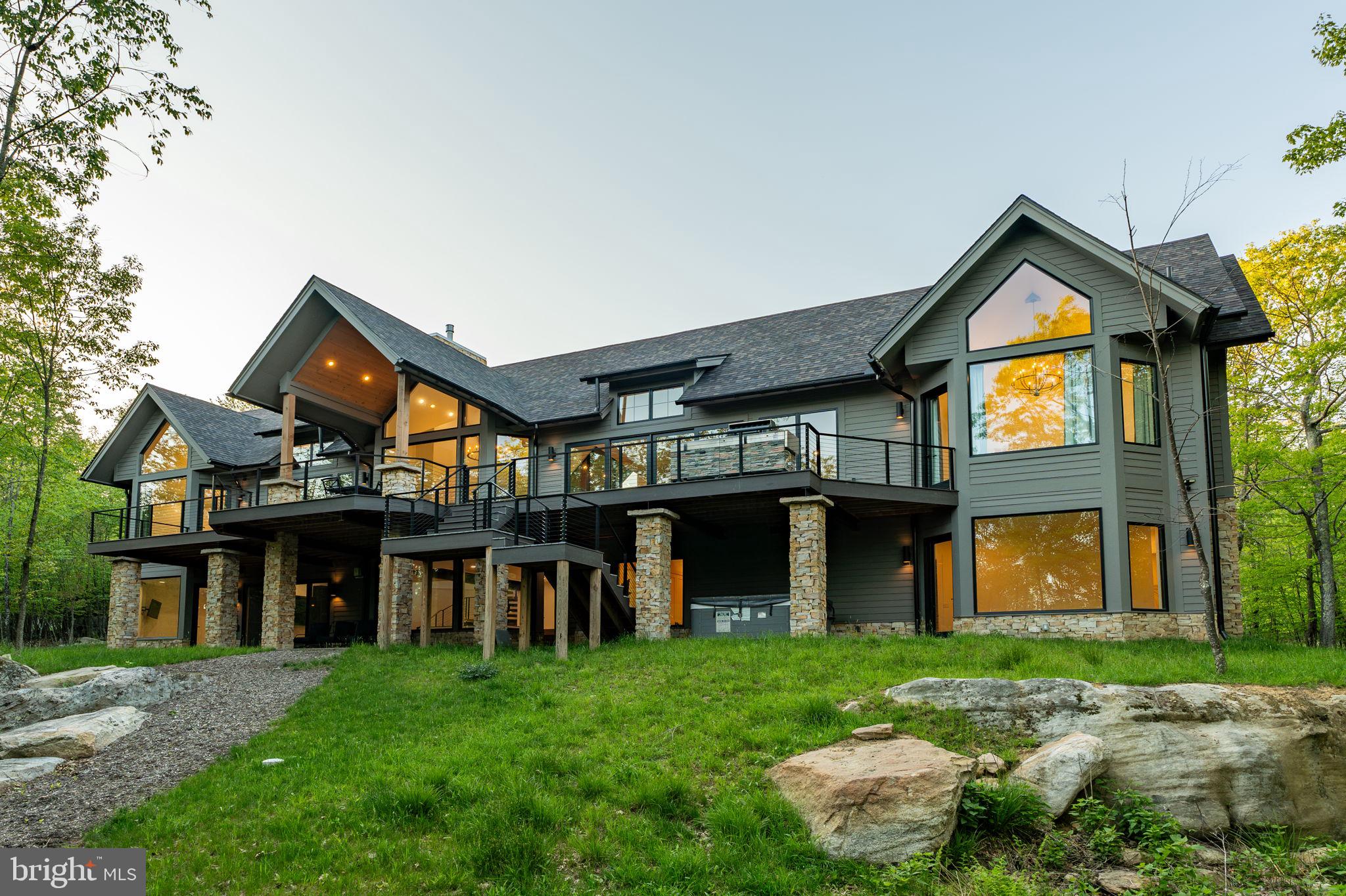 422 MOUNTAINTOP ROAD