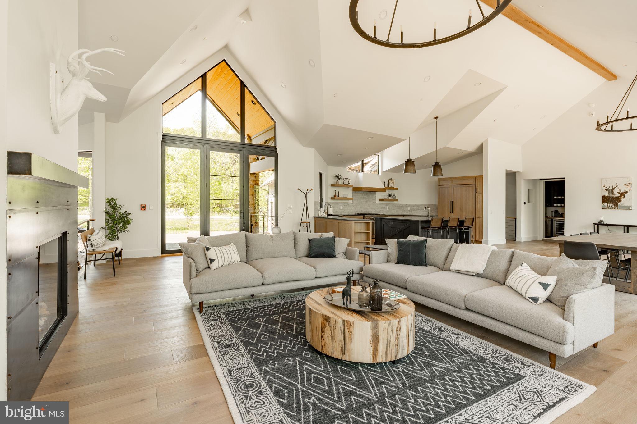 422 MOUNTAINTOP ROAD