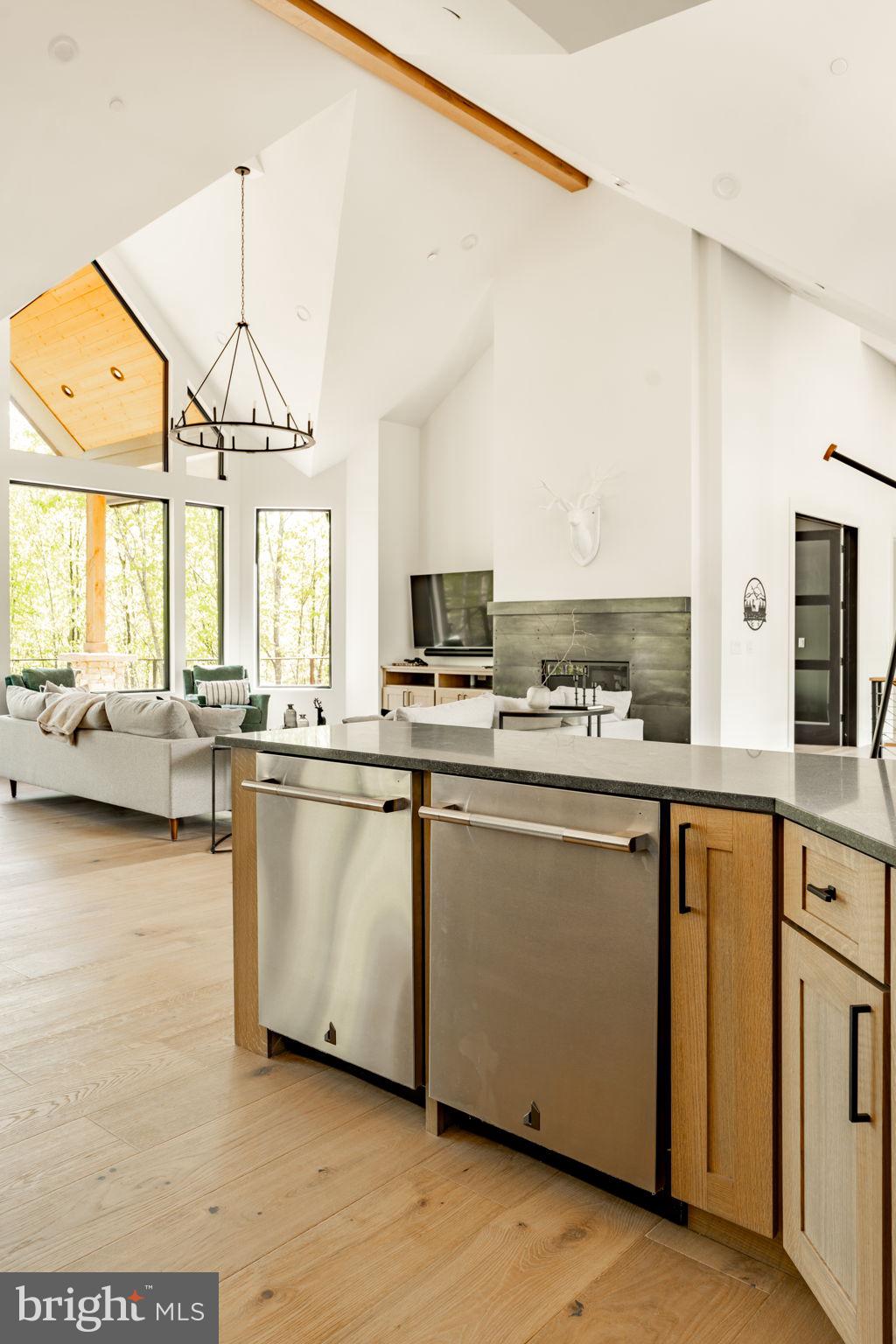 422 MOUNTAINTOP ROAD