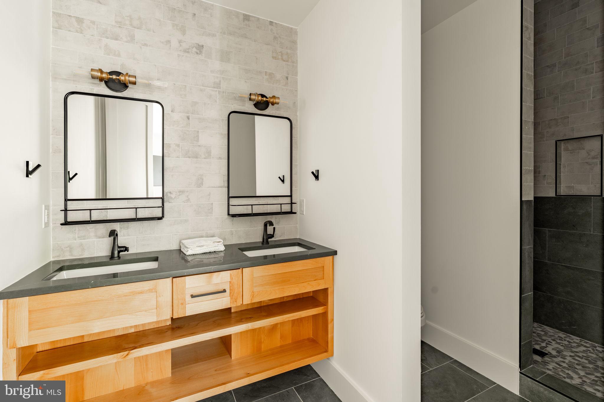 422 MOUNTAINTOP ROAD