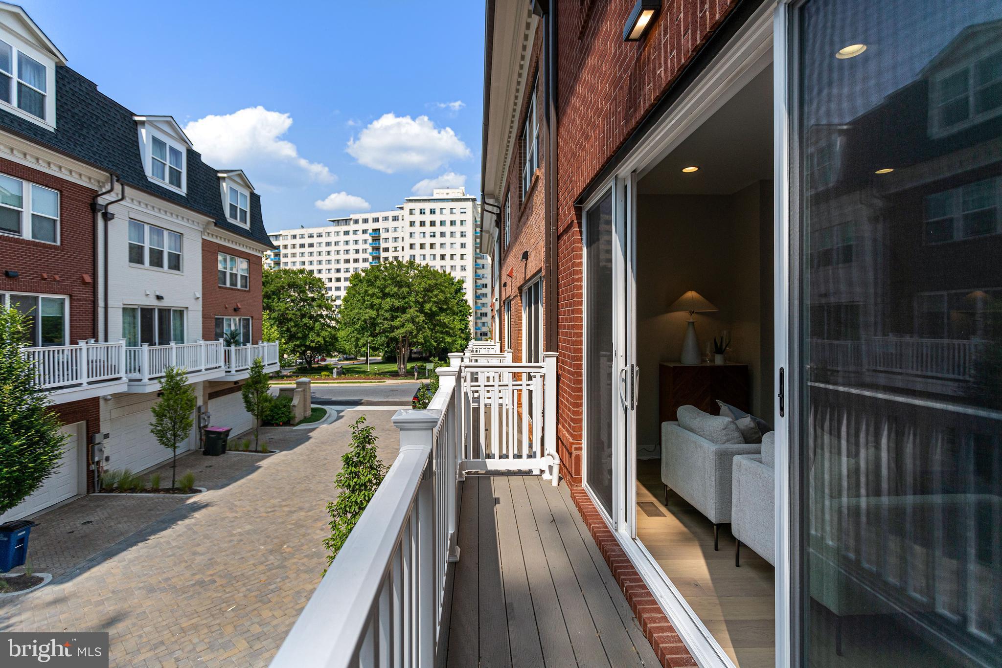 10258 GROSVENOR